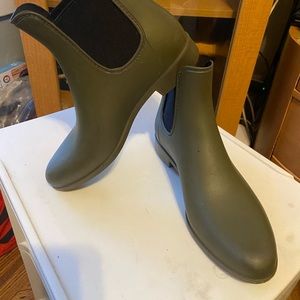 Ankle rain boots